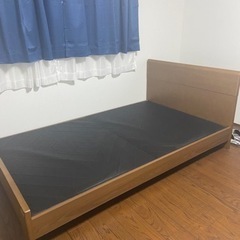 テレビ台とベッドフレーム