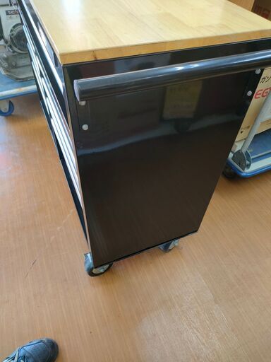 引取限定】アストロプロダクツ 9段 ブラック限定色 鍵付き ロール