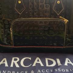 【未使用品】イタリア製ARCADIAのエナメルバッグ