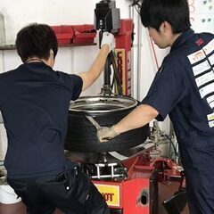 タイヤ専門店のPITスタッフ兼フロントスタッフ【未経験OK！】【...