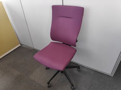 イトーキ　スピーナチェア　事務椅子　赤紫色『良品中古』複数入荷！