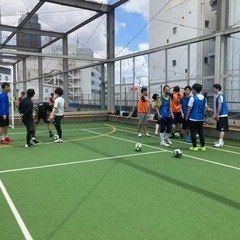 これからフットサルをはじめるなら...横浜駅直結のアソビルのレッ...