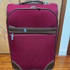 ワインレッドスーツケース