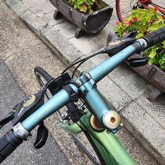 クロスバイク 700x28c 3x8変速 フレーム アルミ 美品 緑 配達可能