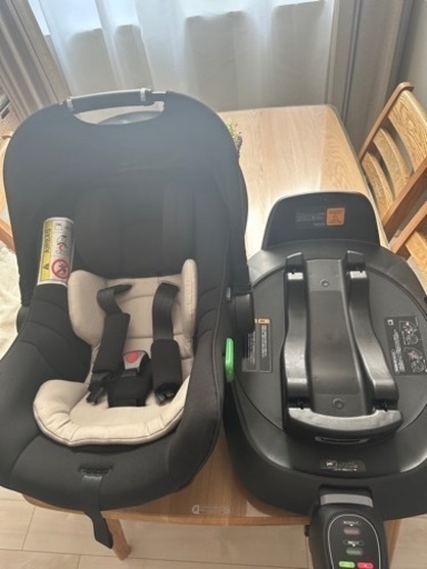 《売り切れました》【セット売り:使用期間短め】アップリカ　エアキャリー及びトラベルシステムベース