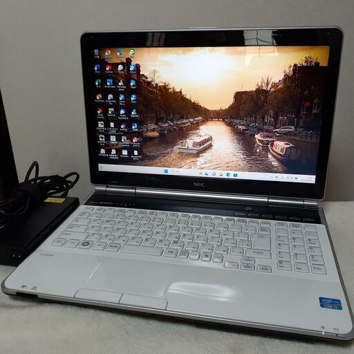【取り置き中です】NEC　LaVie　15インチ　i7　8GB　SSD（256）　Office2021　Wi-Fi　ブルーレイ　テンキー付き　Windows11　③