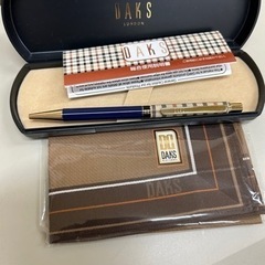 美品　DAKS ボールペン＋ハンカチ