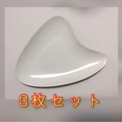 【無料】白いデザインお皿3枚セット