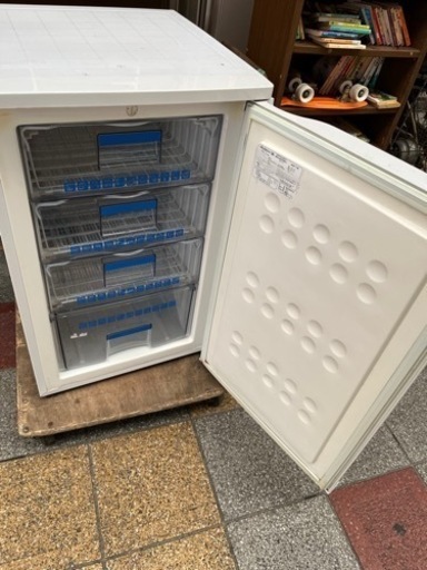 ID 995184 冷蔵庫 2ドア アズマ136L パッキンシミ有 2019年製 MR