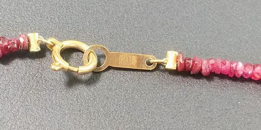 K18YG製 留め具を採用する。天然ルビーネックレス 鑑別書付き