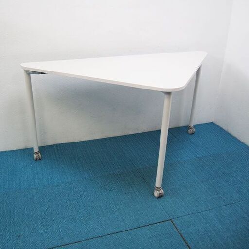 ITOKI 三角型 キャスター脚 テーブルアクティブフィールド 会議や打ち合わせ テーブル (FA22)