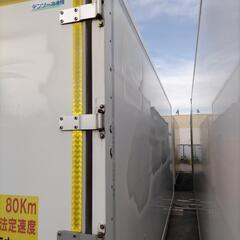 【香取市】(一部雨漏りあり) 美品 保冷コンテナ (No.B-74) 長さ約550cm(+冷凍機部分60cm)×幅246cm×高さ255cm (株)トラストカーゴ 香取コンテナ販売所 香取市】(一部雨漏りあり) 美品 保冷コンテナ (No.B-74) 長さ約