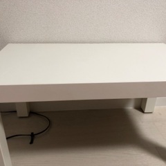 白テーブル　