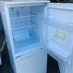 福岡市内配送無料　シャープ SHARP SJ-D14C-W [小型 冷蔵庫 137Ｌ つけかえどっちもドア ホワイト]