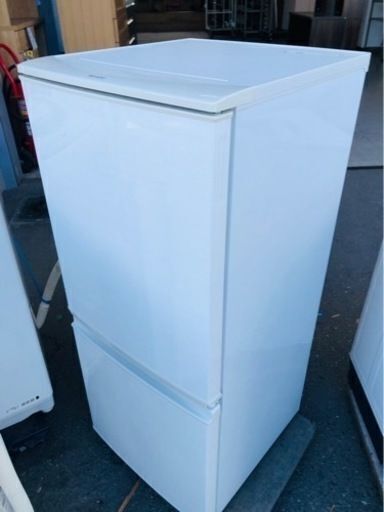 上質で快適 冷蔵庫 [小型 SJ-D14C-W SHARP 福岡市内配送無料　シャープ 137Ｌ ホワイト] つけかえどっちもドア 冷蔵庫