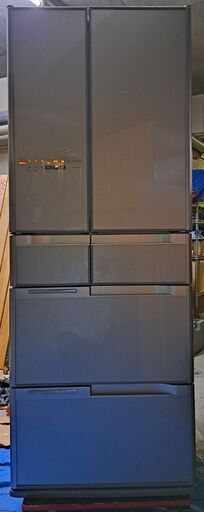 HITACHI 日立 6ドア ノンフロン冷凍冷蔵庫 565L（冷蔵398L、冷凍167L） R-B5700（XS）型 2012年製