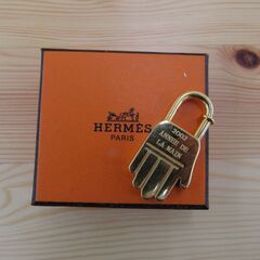 HERMES エルメス 2002年 ハンド カデナ ペンダントト...