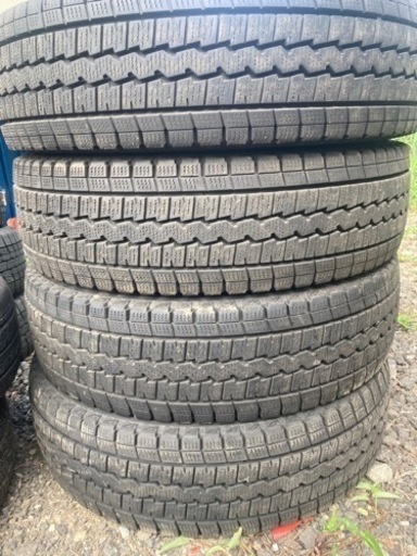 DUNLOP 195/80R15 107/105L 4本 溝あり冬タイヤ ハイエースなど DUNLOP