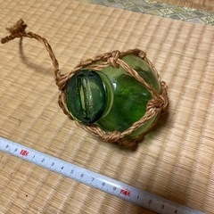 ガラスの貯金箱か花瓶