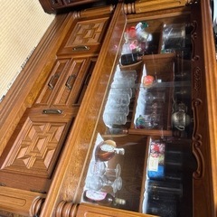 The昭和のレトロな食器 飾り棚