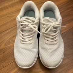 【中古】NIKEスニーカー25センチ　薄いグレー