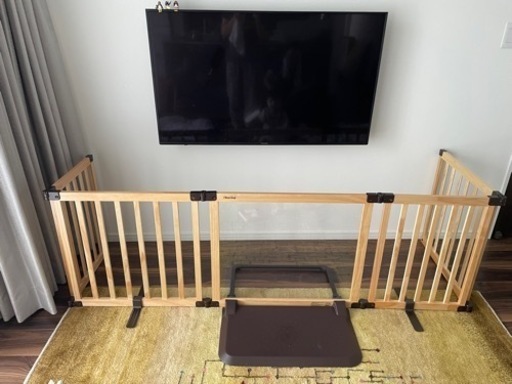 日本育児ベビーゲート 置くだけ ロングタイプ おくだけとおせんぼ スマートワイドWoody CLEAR　テレビガード　自立式 木製 ベビーゲート ワイド
