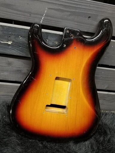 ◆全国発送可◆STリプレイスメントボディ・ピックガード付きサンバースト・ノイズレス加工品 G1P21661 ◇全国発送可◇STリプレイスメントボディ・ピックガード付きサン