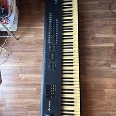 Alesis QS8 シンセサイザー