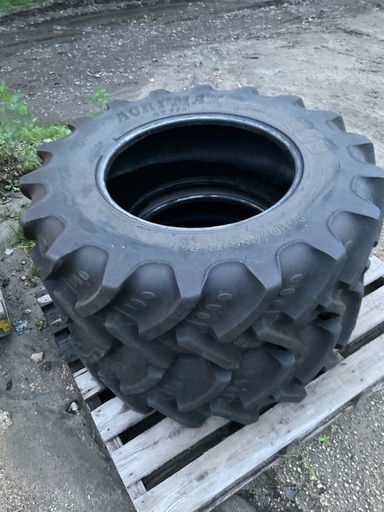 トラクタータイヤ