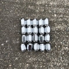 スタッドレスタイヤ　エスティマなど