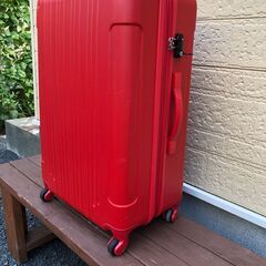 スーツケース赤(大74✖️48✖️28cm)無料で差し上げます。