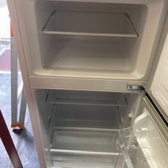 ☆中古￥10,800！Hisense　120㍑2ドア冷蔵庫　家電　2021年製　HR-B1202型　幅48㎝ｘ奥行51㎝ｘ高さ118㎝　【BI015】