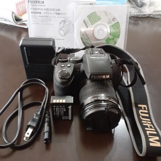 中古美品のネオ一眼カメラです。