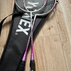 YONEX