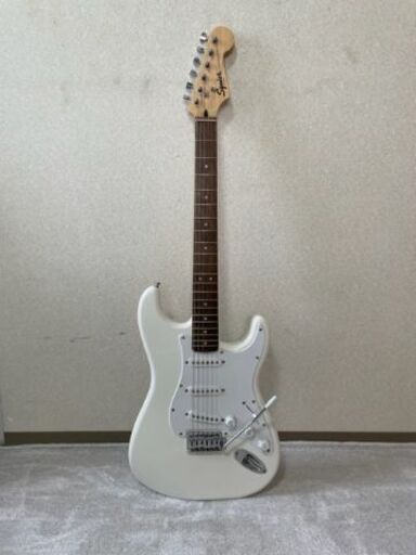 スクワイヤーby Fender エレキギター　小型アンプ付