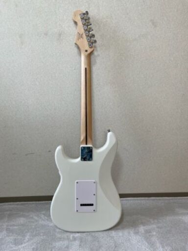 スクワイヤーby Fender エレキギター　小型アンプ付