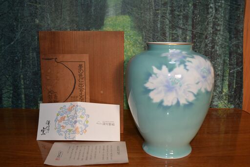 花瓶　美品　深川製磁　色絵彩磁　共箱