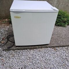 小型冷蔵庫（Abitelax AR502）