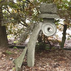 灯籠・1メートル程ある日本庭園用石塔