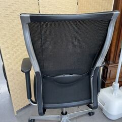 コクヨ フォスター デスクチェア ランバーサポート付 ブラック 稼働肘 
