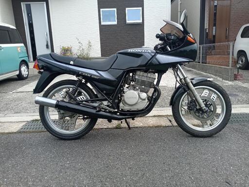 ホンダのCBX125Fの９２年最終型実働車になります。