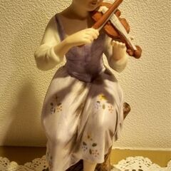 バイオリンを弾くお姉さん
