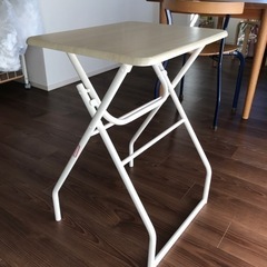 折りたたみ式コンパクトテーブル