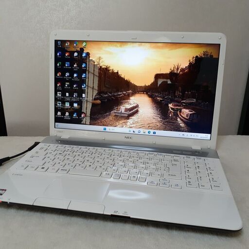 【取引中です】NEC　LaVie　15インチ　i5　8GB　SSD（256）　Office2021　Wi-Fi　マルチ　テンキー　Windows11　②