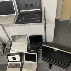 ジャンクノートPC、デスク　15台程度。アダプタ、ネットワーク機...