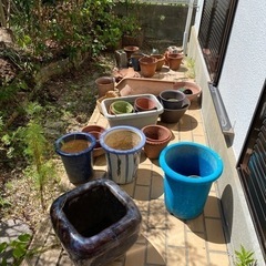 陶器、鉢、コンクリートブロック