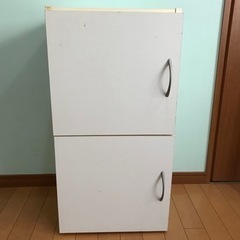 ニトリ　カラーボックス　2段　扉付