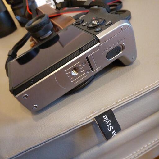 お話し中 キャノン EOS M6 Mark II（シルバー）・ダブルズームキット