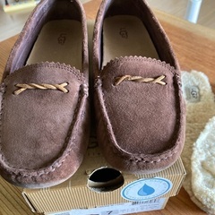 UGG モカシン　茶色　24