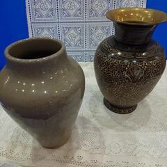 渋い陶器の花瓶と 金属製の美しい花瓶 2個セット